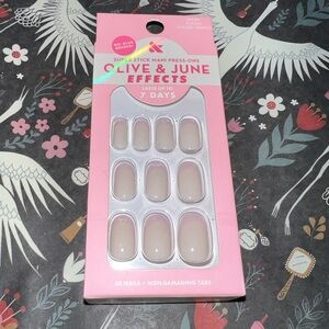 Olive & June Press-On Nails - Nude with pink tips